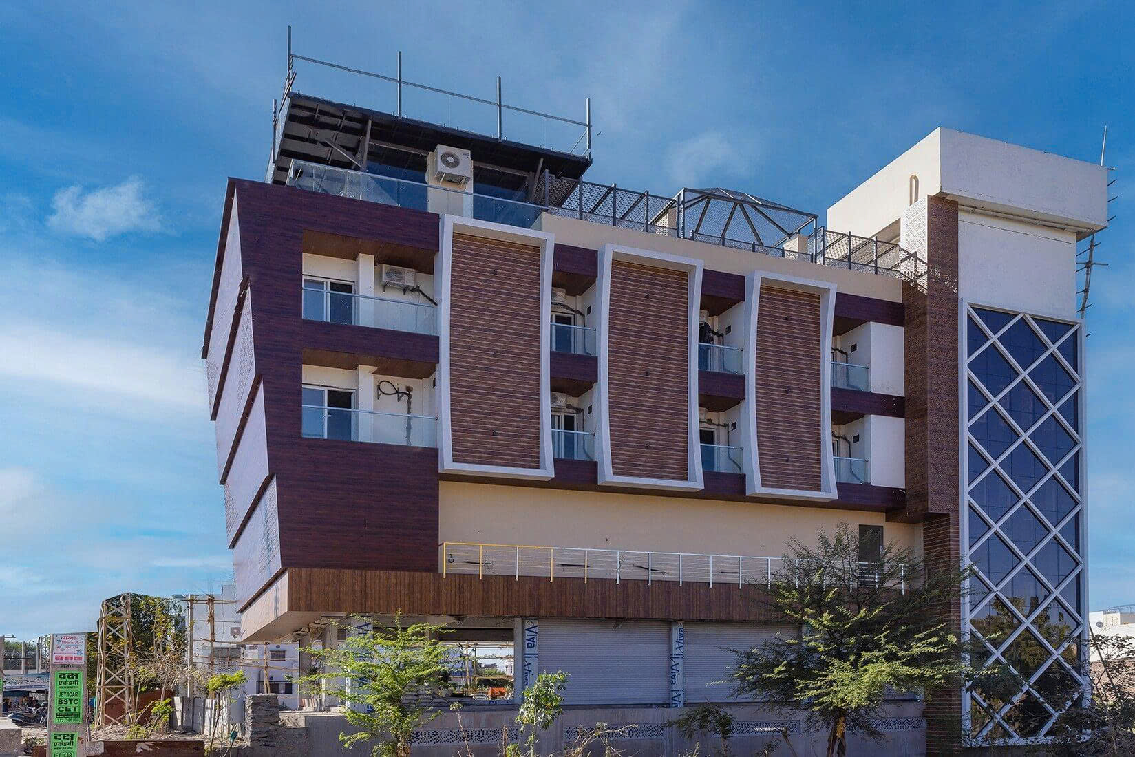 alu vân gỗ ngoài trời